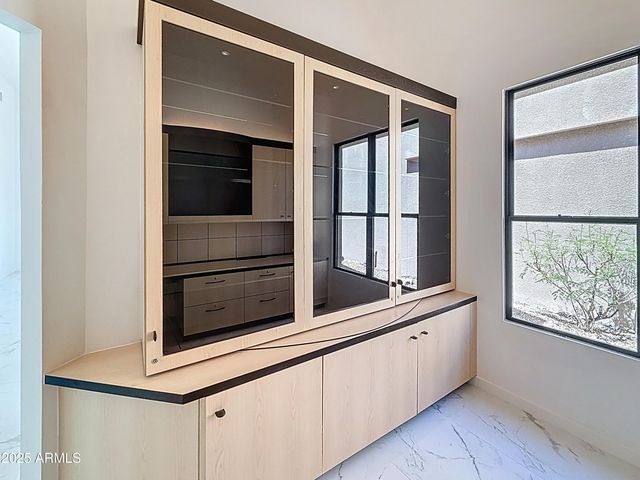 25150 N WINDY WALK Drive 14, Scottsdale, AZ 85255