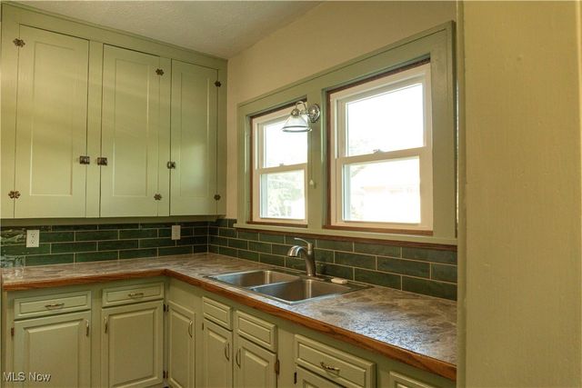 234 Elm Street, Geneva, OH 44041