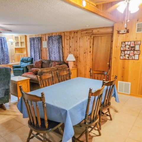 20401 Elise'S Lazy Lane, Wheatland, MO 65779