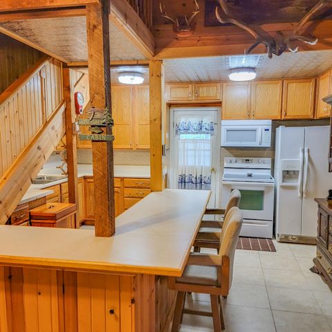 20401 Elise'S Lazy Lane, Wheatland, MO 65779