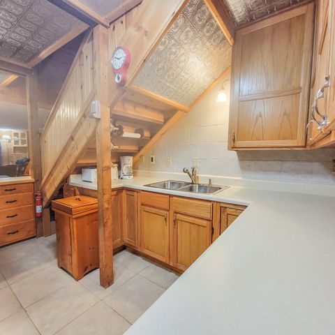 20401 Elise'S Lazy Lane, Wheatland, MO 65779