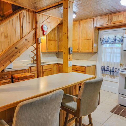 20401 Elise'S Lazy Lane, Wheatland, MO 65779