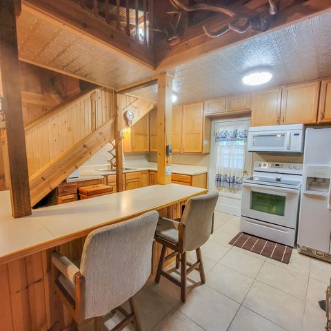 20401 Elise'S Lazy Lane, Wheatland, MO 65779