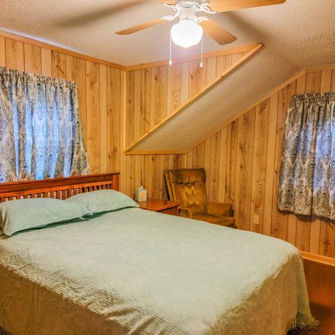 20401 Elise'S Lazy Lane, Wheatland, MO 65779