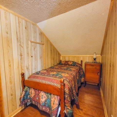 20401 Elise'S Lazy Lane, Wheatland, MO 65779