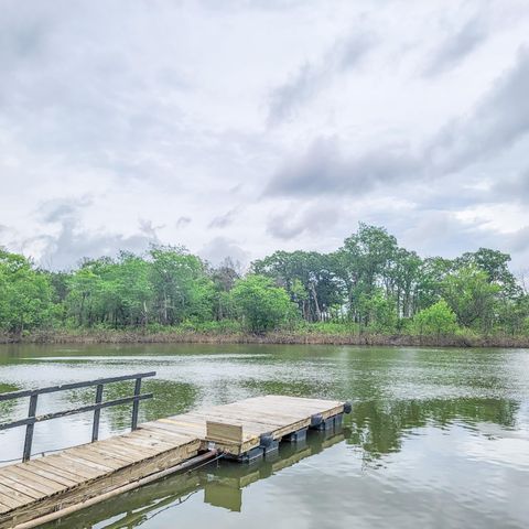 20401 Elise'S Lazy Lane, Wheatland, MO 65779