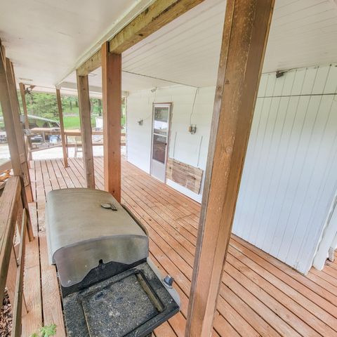 20401 Elise'S Lazy Lane, Wheatland, MO 65779