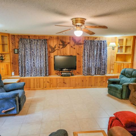 20401 Elise'S Lazy Lane, Wheatland, MO 65779
