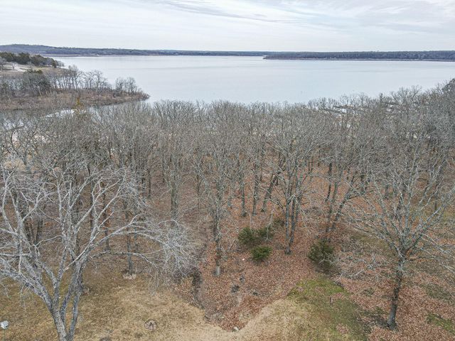20401 Elise'S Lazy Lane, Wheatland, MO 65779