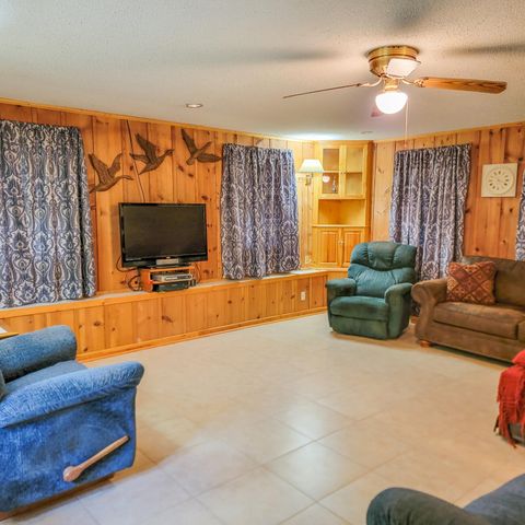 20401 Elise'S Lazy Lane, Wheatland, MO 65779