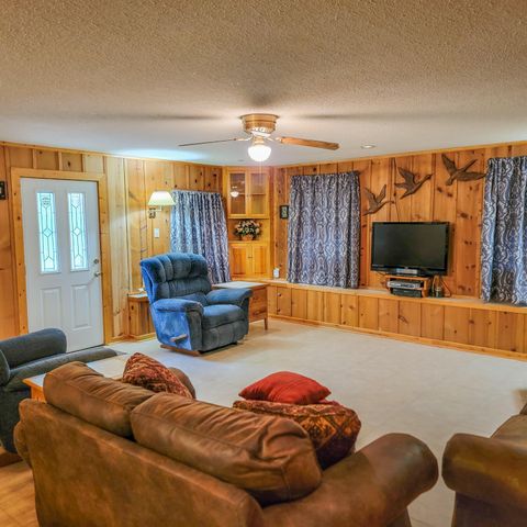 20401 Elise'S Lazy Lane, Wheatland, MO 65779