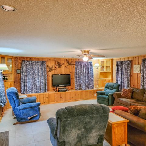 20401 Elise'S Lazy Lane, Wheatland, MO 65779