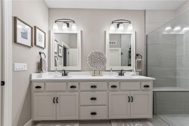 433 NW Kaylea Court, Lee's Summit, MO 64081