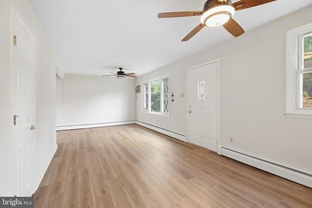 402 LARCHWOOD AVE, Feasterville-trevose, PA 19053