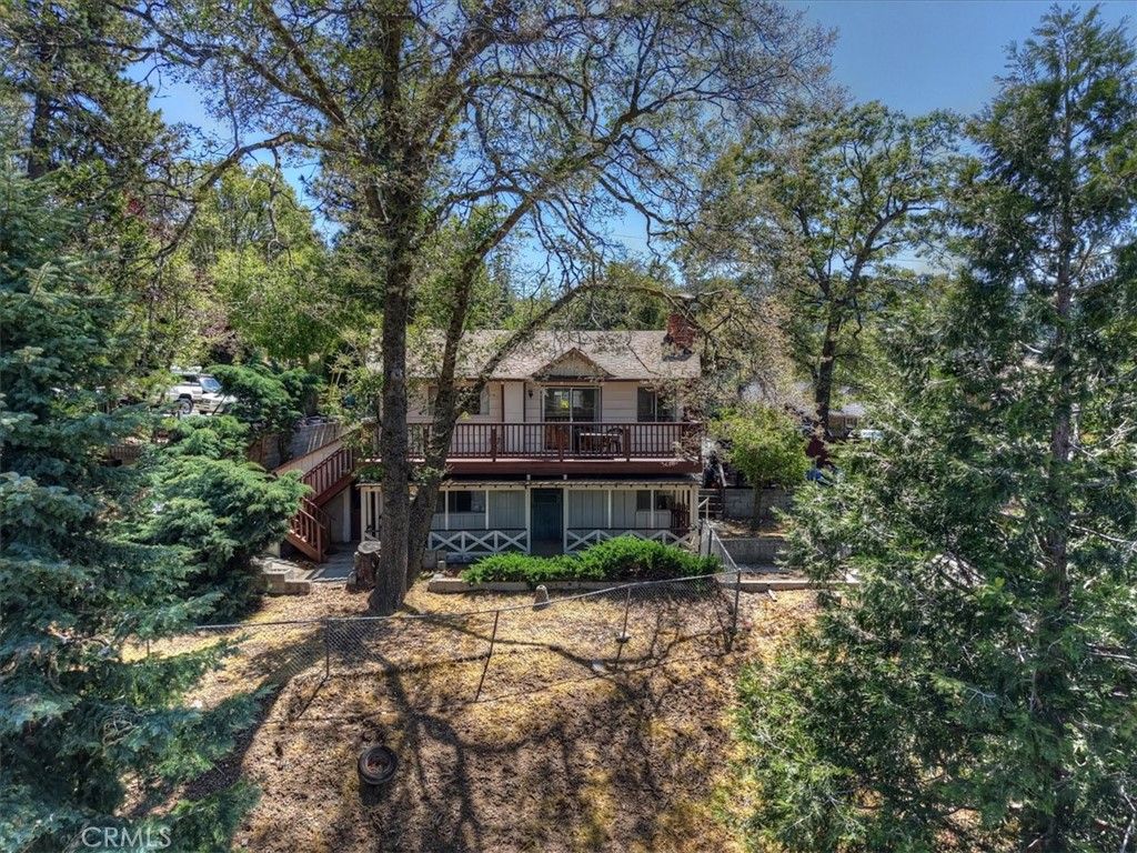 Image 10 of property listing at 695 Arth Drive, Crestline, CA 92325