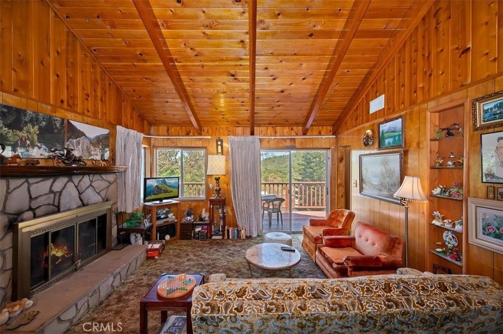 Image 13 of property listing at 695 Arth Drive, Crestline, CA 92325