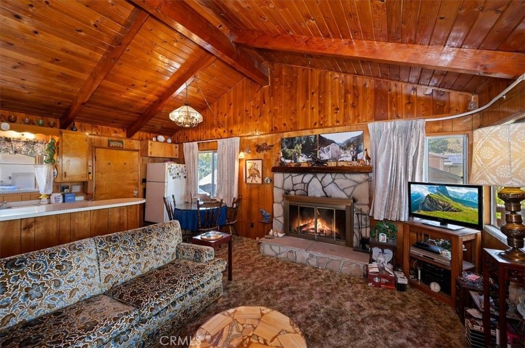 Image 15 of property listing at 695 Arth Drive, Crestline, CA 92325
