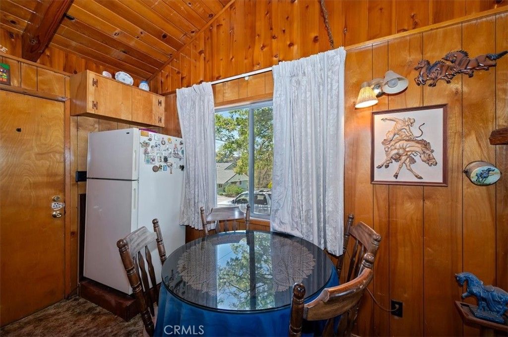 Image 18 of property listing at 695 Arth Drive, Crestline, CA 92325