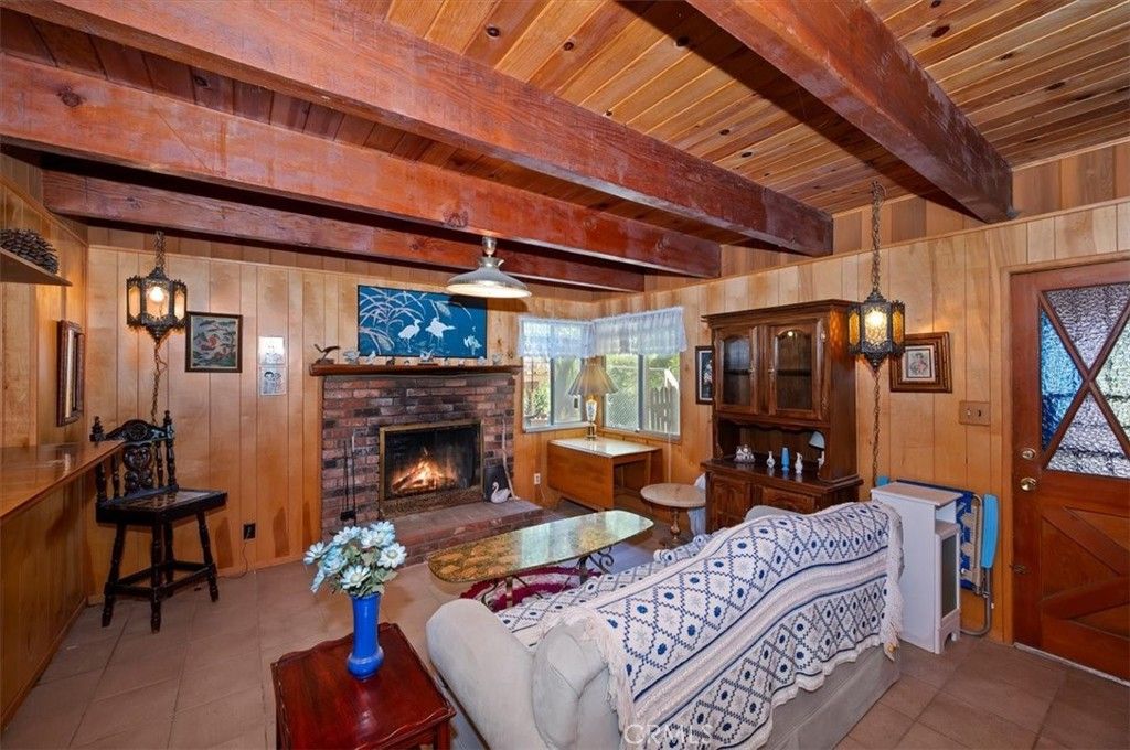 Image 24 of property listing at 695 Arth Drive, Crestline, CA 92325