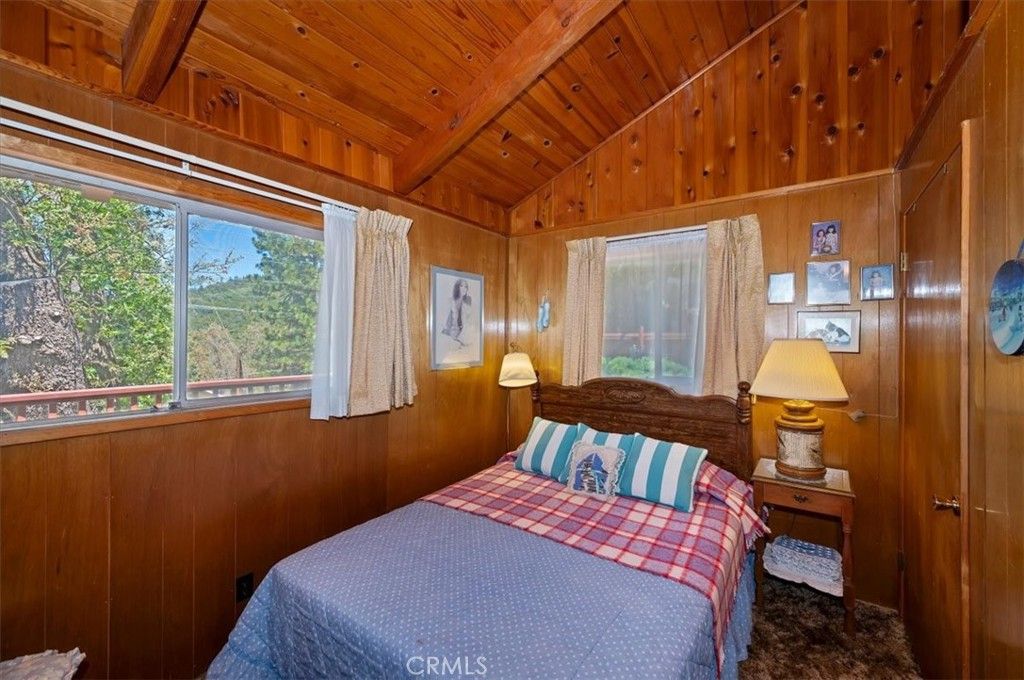Image 28 of property listing at 695 Arth Drive, Crestline, CA 92325