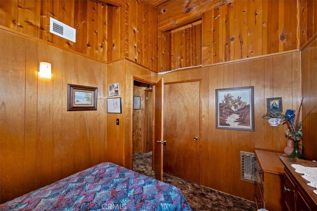 Image 31 of property listing at 695 Arth Drive, Crestline, CA 92325
