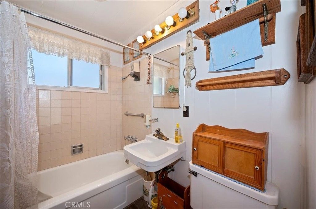 Image 32 of property listing at 695 Arth Drive, Crestline, CA 92325