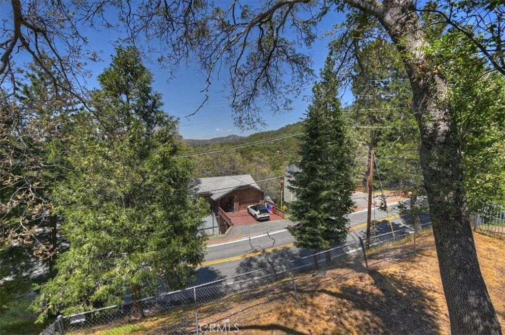 Image 40 of property listing at 695 Arth Drive, Crestline, CA 92325