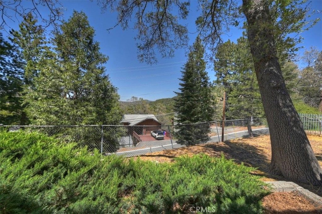 Image 44 of property listing at 695 Arth Drive, Crestline, CA 92325