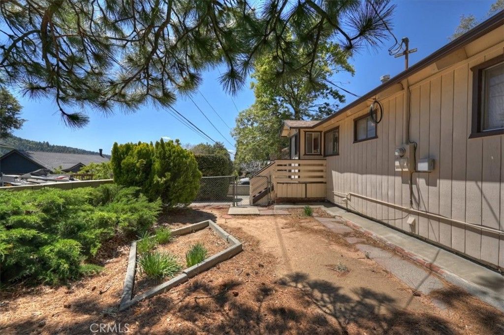 Image 48 of property listing at 695 Arth Drive, Crestline, CA 92325