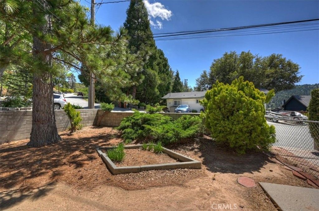Image 49 of property listing at 695 Arth Drive, Crestline, CA 92325