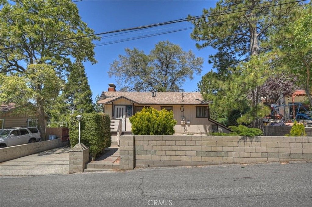 Image 51 of property listing at 695 Arth Drive, Crestline, CA 92325