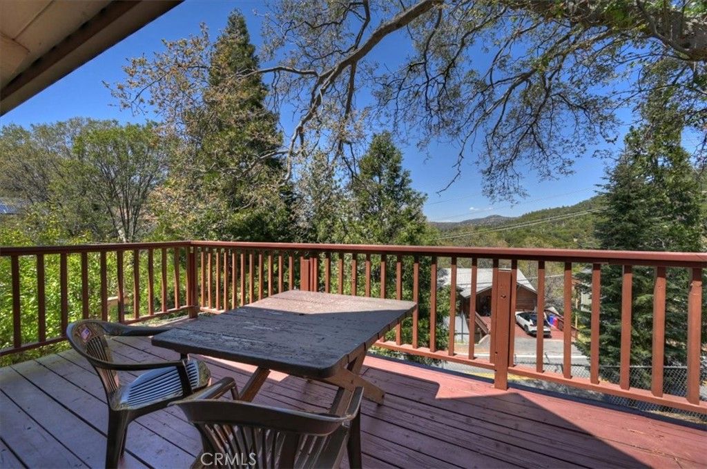 Image 7 of property listing at 695 Arth Drive, Crestline, CA 92325