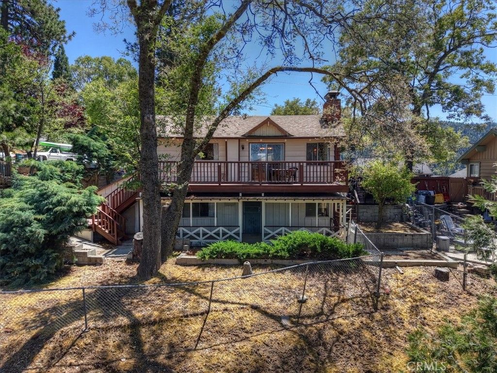 Image 9 of property listing at 695 Arth Drive, Crestline, CA 92325