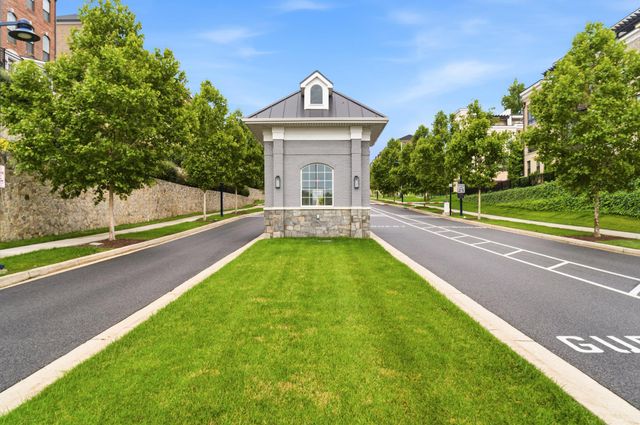 617 LEIGH WAY, Oxon Hill, MD 20745