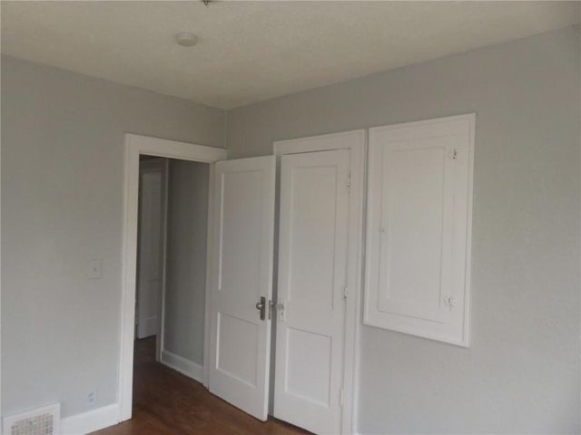 3942 Myrtle Avenue, Kansas City, MO 64130