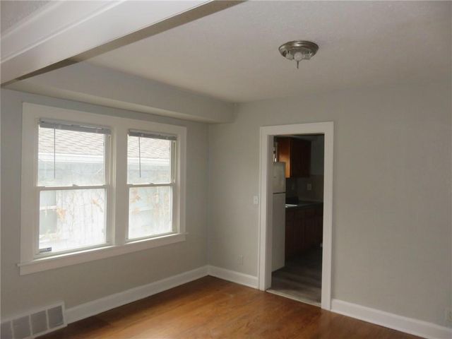 3942 Myrtle Avenue, Kansas City, MO 64130