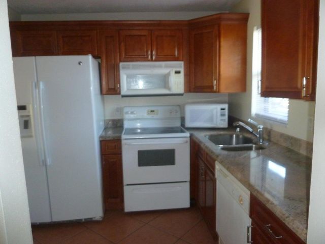 9355 SW 8th Street 103, Boca Raton, FL 33428