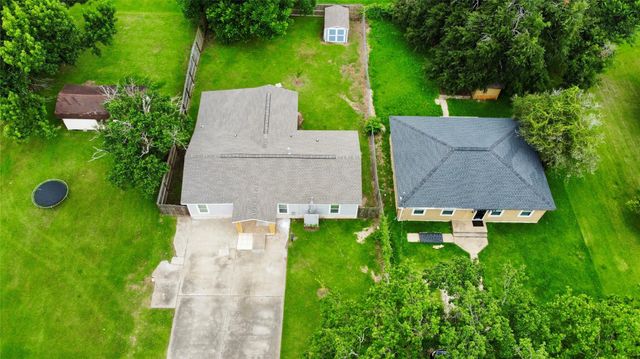 514 Mckee Street, Clute, TX 77531