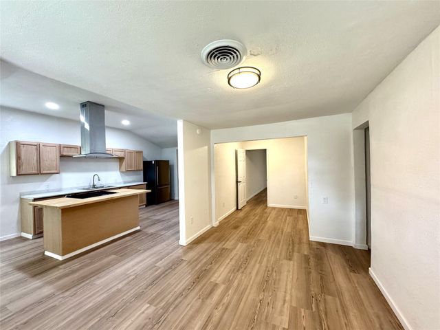 514 Mckee Street, Clute, TX 77531
