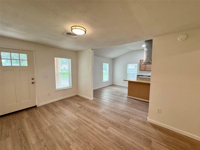 514 Mckee Street, Clute, TX 77531