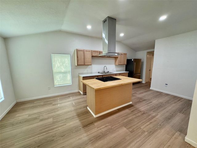 514 Mckee Street, Clute, TX 77531