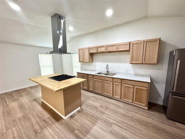 514 Mckee Street, Clute, TX 77531