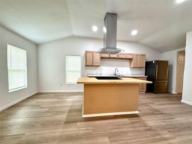514 Mckee Street, Clute, TX 77531