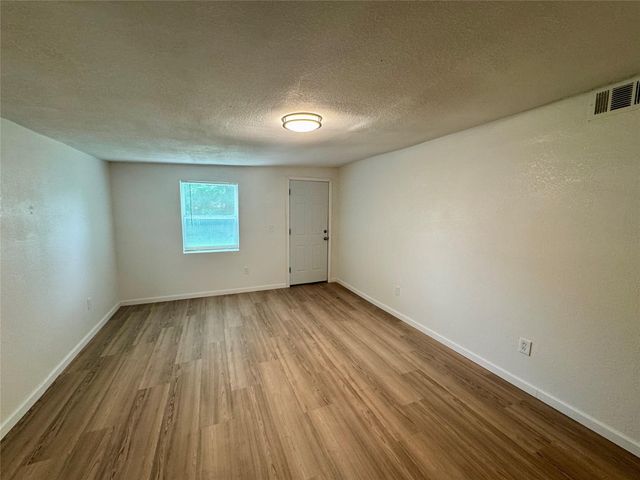 514 Mckee Street, Clute, TX 77531