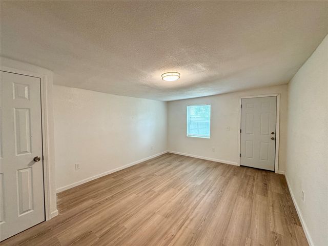 514 Mckee Street, Clute, TX 77531