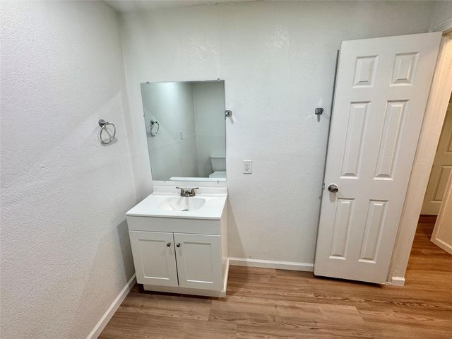 514 Mckee Street, Clute, TX 77531
