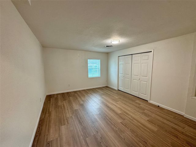 514 Mckee Street, Clute, TX 77531