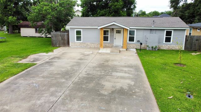 514 Mckee Street, Clute, TX 77531