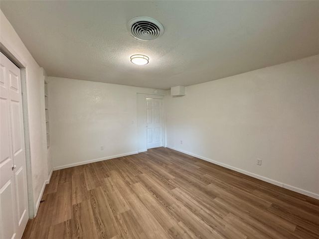 514 Mckee Street, Clute, TX 77531
