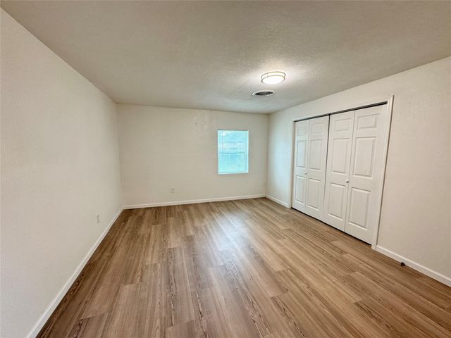 514 Mckee Street, Clute, TX 77531